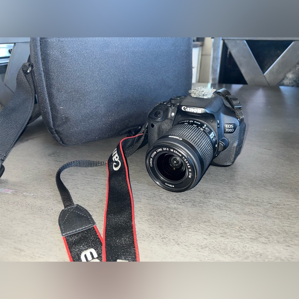 Camera canon eso 700D